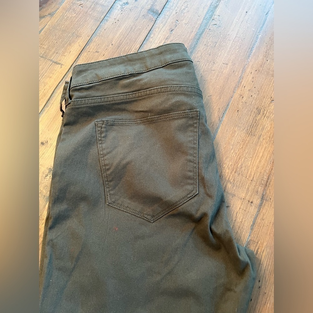 H&M brand straight leg skinny fit olive green size “31”